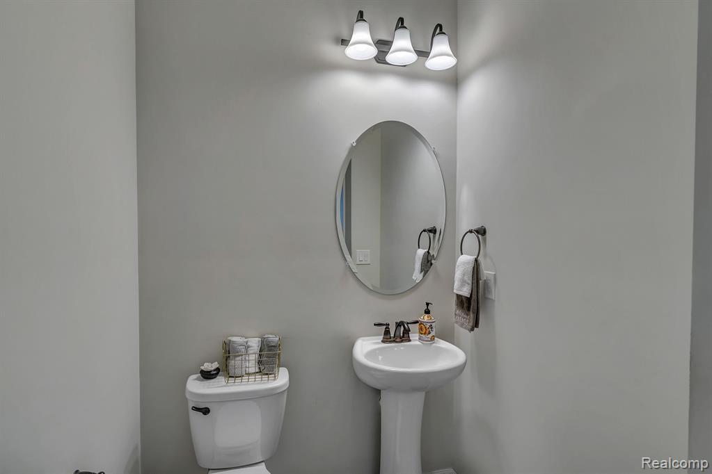 49746 SHORELINE Drive, Canton, MI 48187 — Photo 15