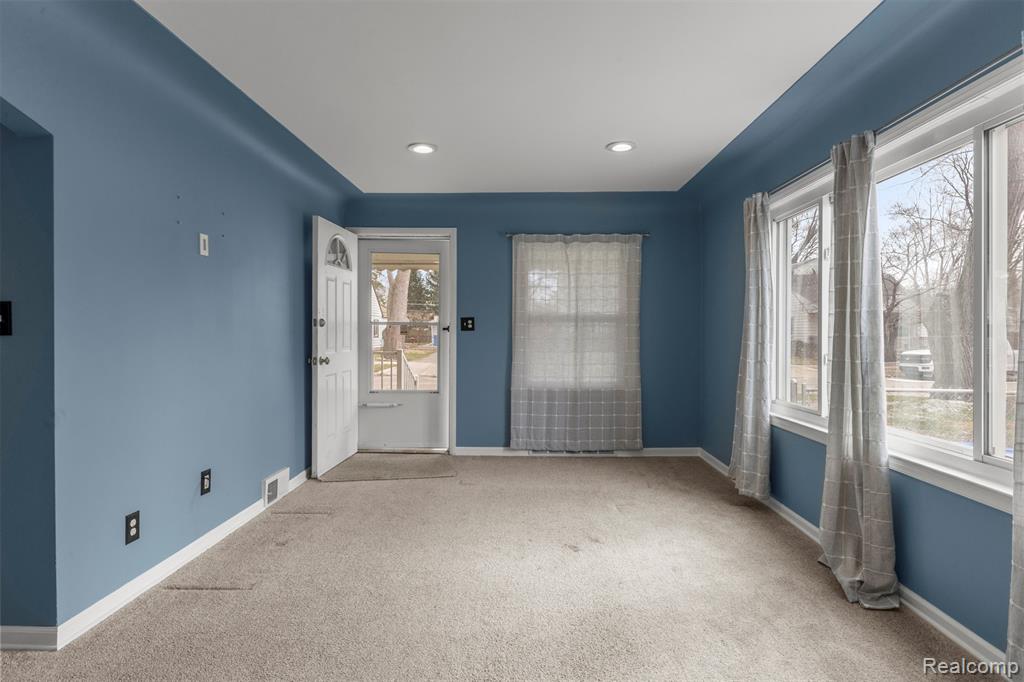 4976 Weddell Street, Dearborn Heights, MI 48125 — Photo 4