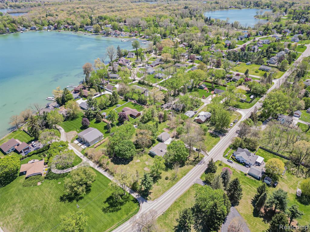 9745 MARSHALL Road, South Lyon, MI 48178 — Photo 3