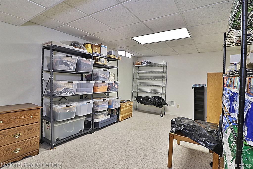6400 PINECREST, West Bloomfield, MI — Photo 34