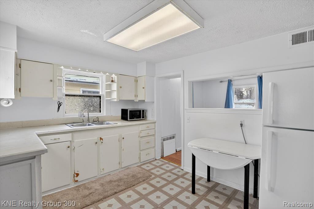 4928 Hughes Road, Lansing, MI 48910 — Photo 13