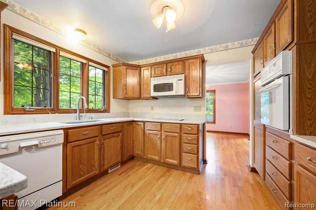 12902 Autumn Ridge Court, Milford, MI 48380 — Photo 13