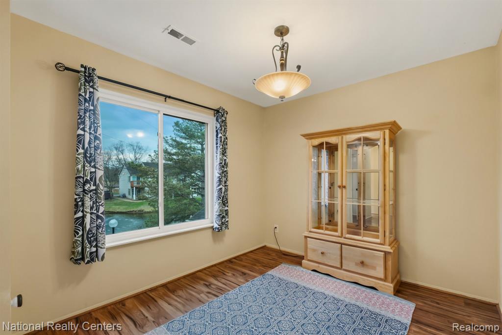 924 Saybrook Drive, Waterford, MI 48327 — Photo 11