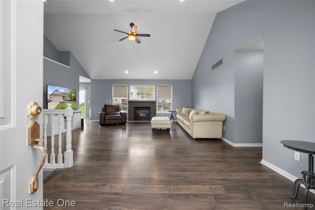 16222 Pine Lake Forest Court, Linden, MI 48451 — Photo 11