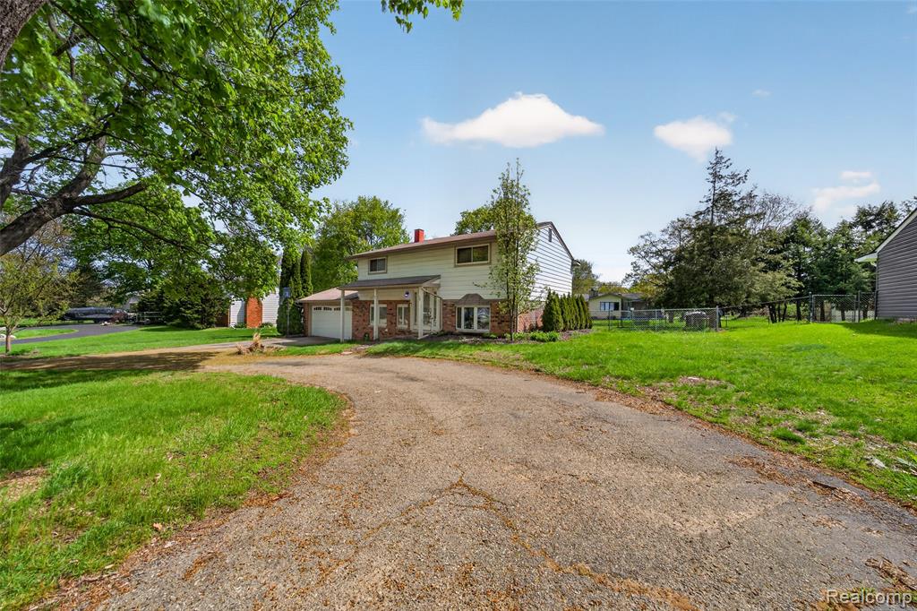2260 Shankin Drive, Walled Lake, MI 48390 — Photo 28