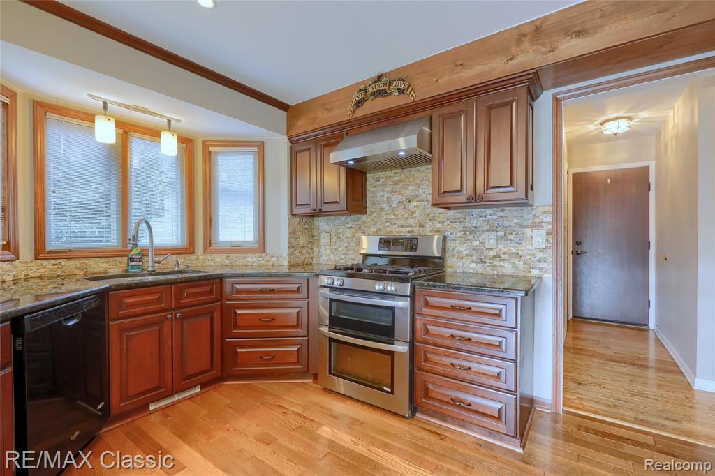 43274 Hillsboro Drive, Clinton Twp, MI 48038 — Photo 11