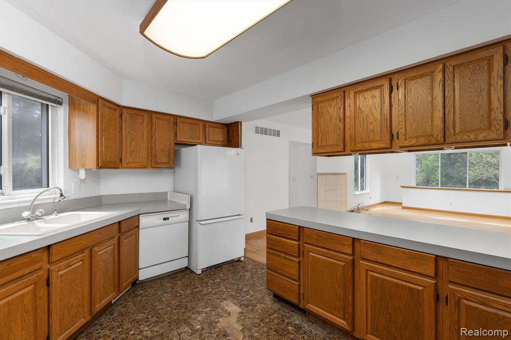 5462 BOYNE HIGHLAND Trail, Clarkston, MI 48348 — Photo 8