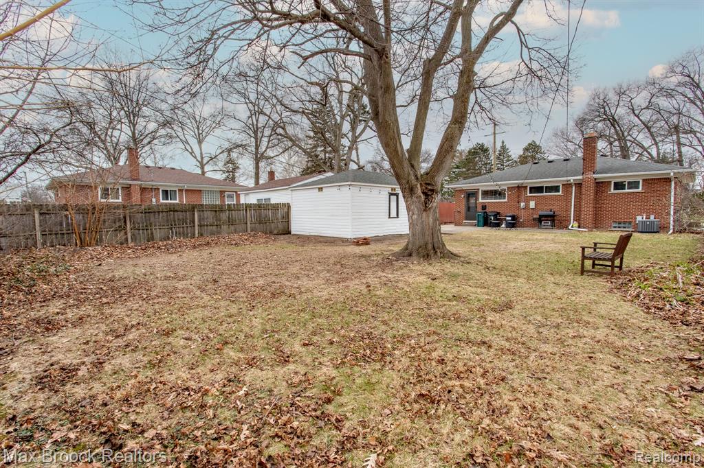 24460 Rosewood Street, Oak Park, MI 48237 — Photo 57
