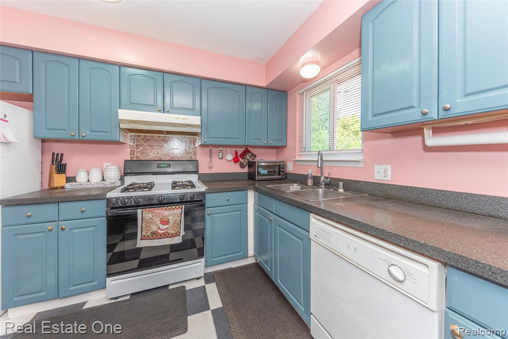 1380 N Sheldon Road, Canton, MI 48187 — Photo 17
