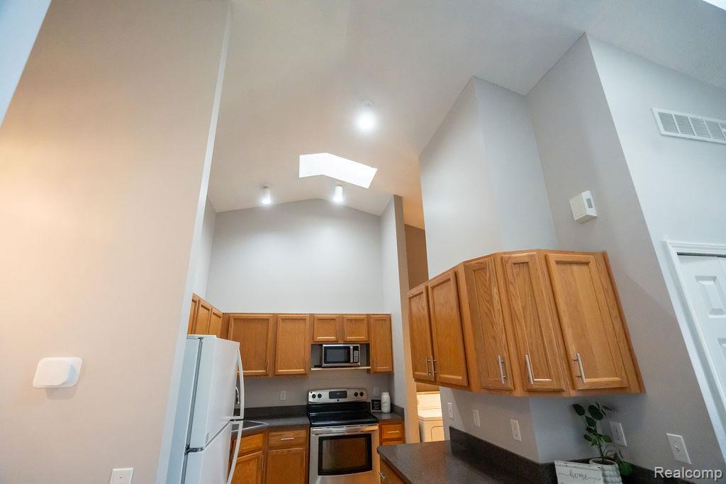 23273 Bunte Court, Trenton, MI 48183 — Photo 16