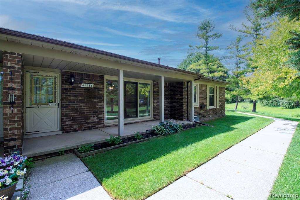 49585 Bishop Court, Shelby Twp, MI 48315 — Photo 3