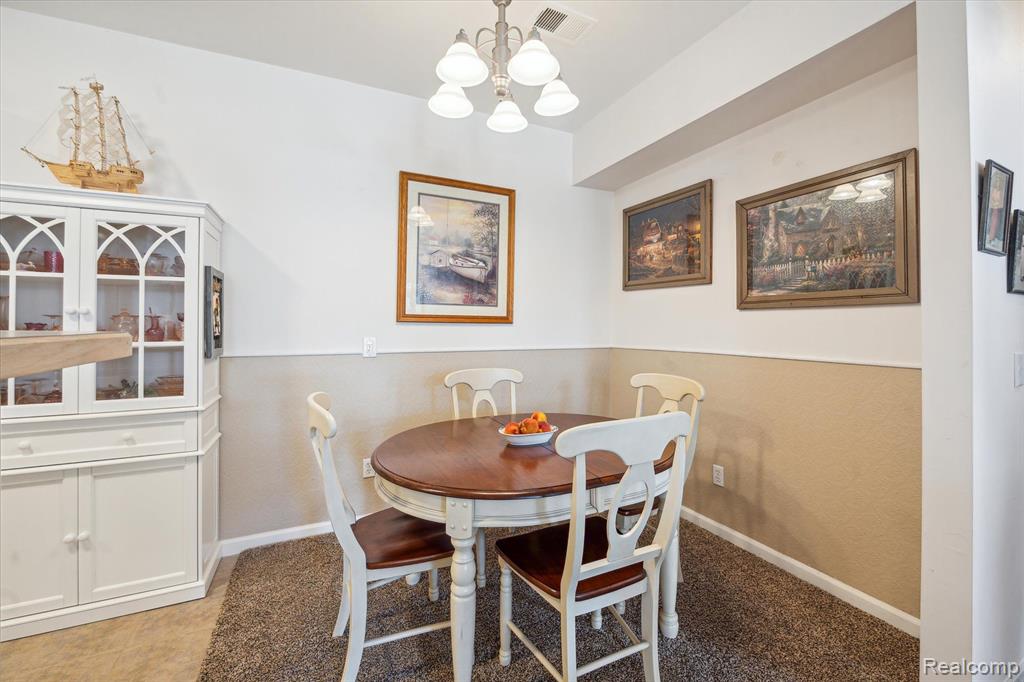 674 OLDE ENGLISH Circle, Howell, MI 48855 — Photo 8
