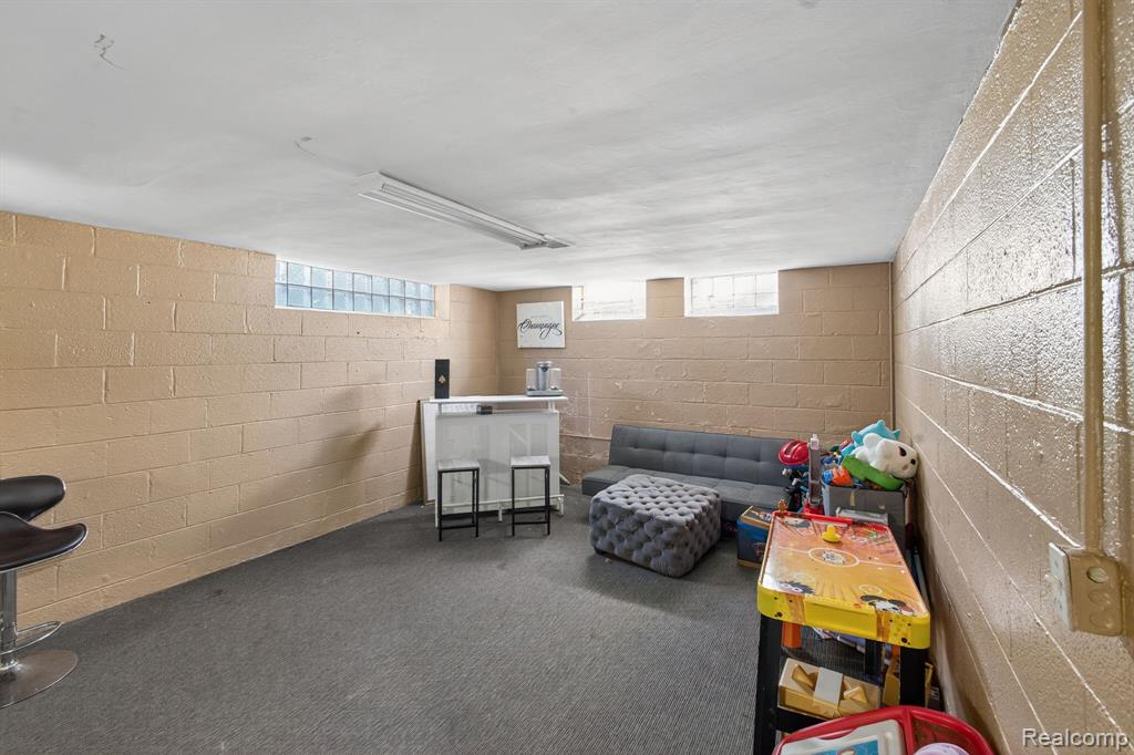 28025 Sunset Boulevard W, Lathrup Village, MI 48076 — Photo 23