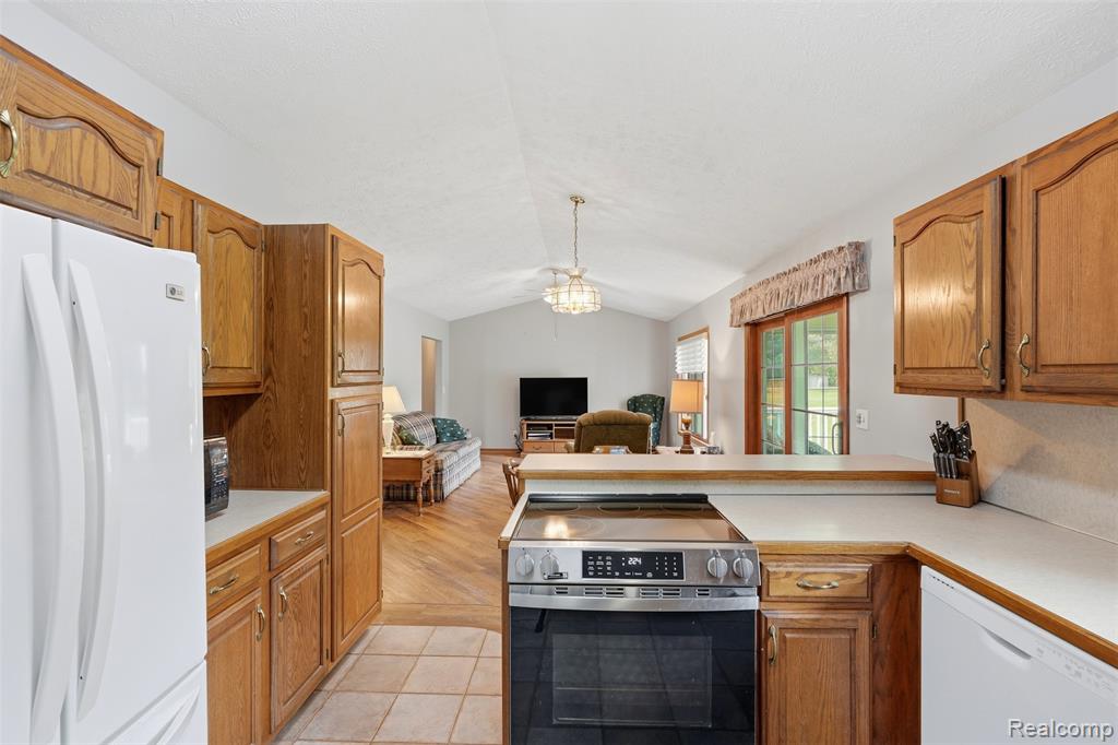 2482 Valley Lane Drive, Grand Blanc, MI 48439 — Photo 13