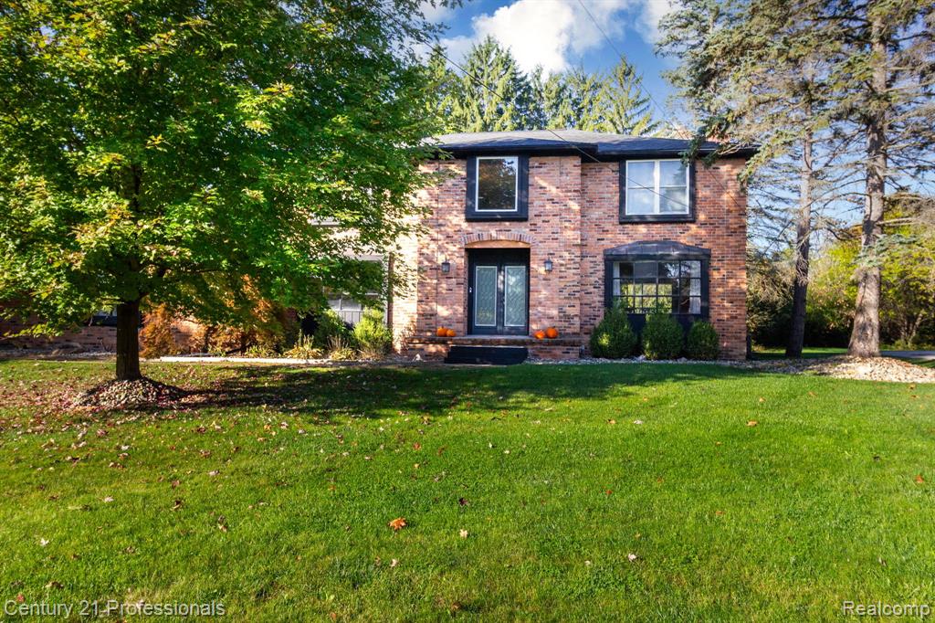 9418 Oakmont Drive, Grand Blanc, MI 48439 — Photo 2