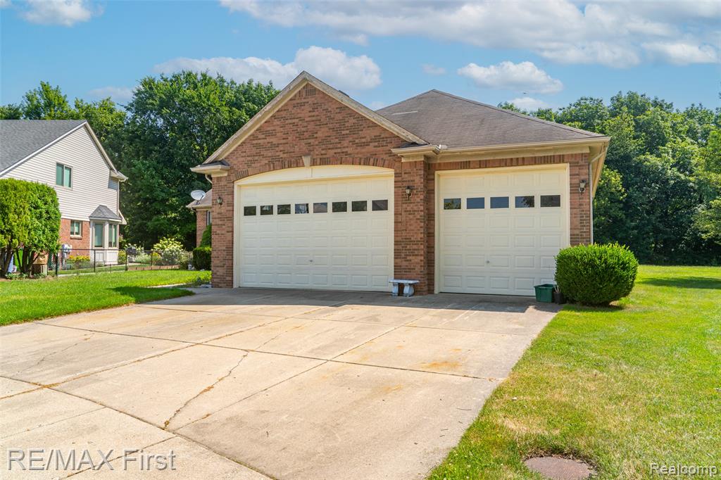 46466 SERENITY Drive, Macomb, MI 48044 — Photo 5
