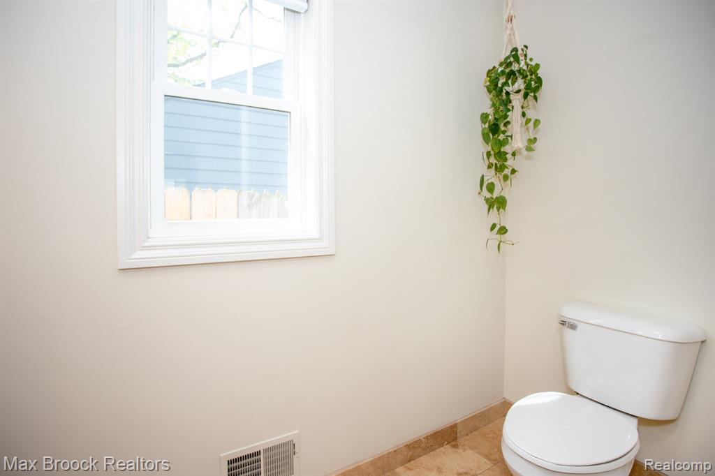 924 N Maple Avenue, Royal Oak, MI 48067 — Photo 28
