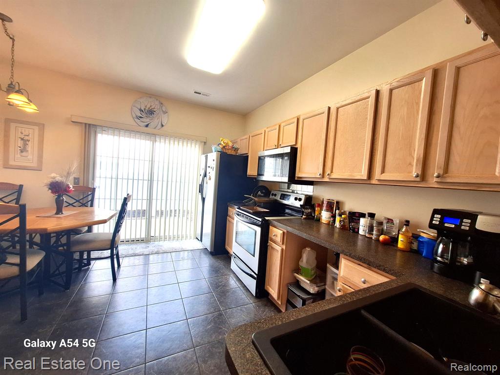 26707 ASHTON Drive, Woodhaven, MI 48183 — Photo 9