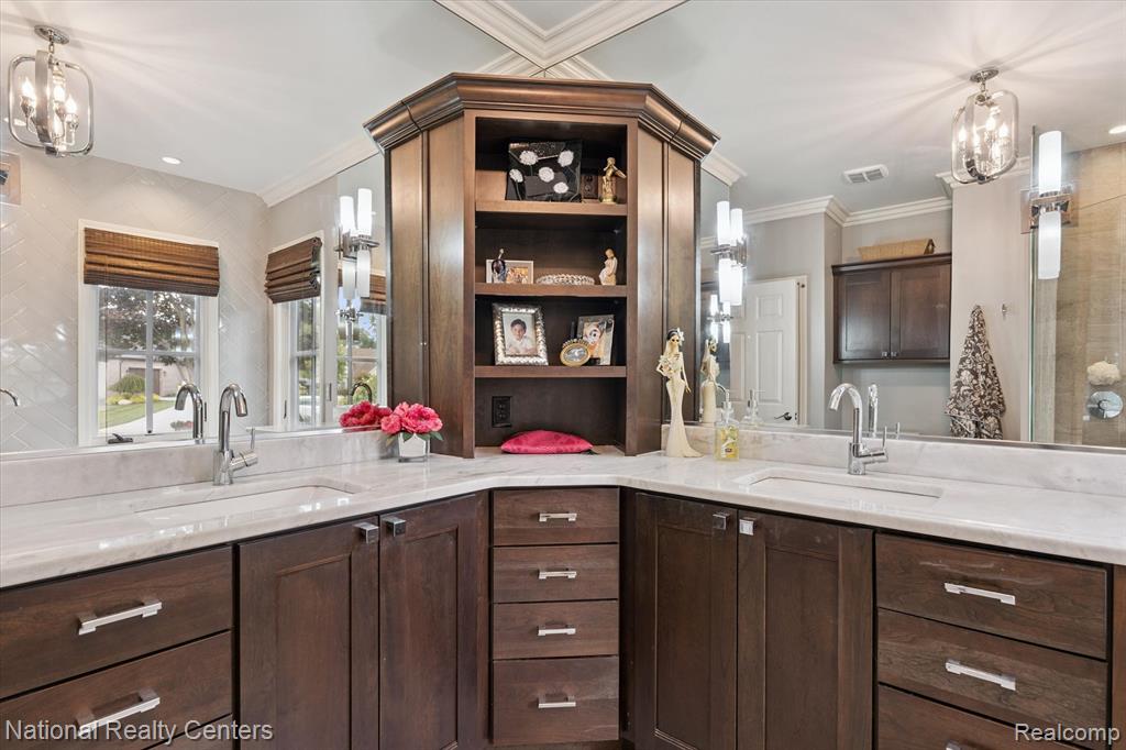 730 Berwick Court, Highland, MI — Photo 34