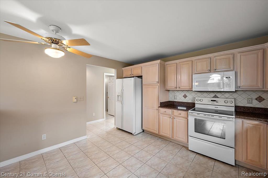 52179 Sawmill Creek Drive, Macomb, MI 48042 — Photo 17