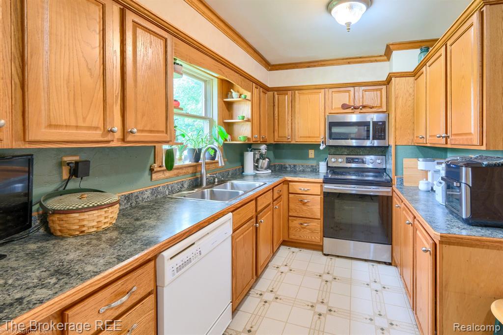 8439 Burpee Road, Grand Blanc, MI 48439 — Photo 14
