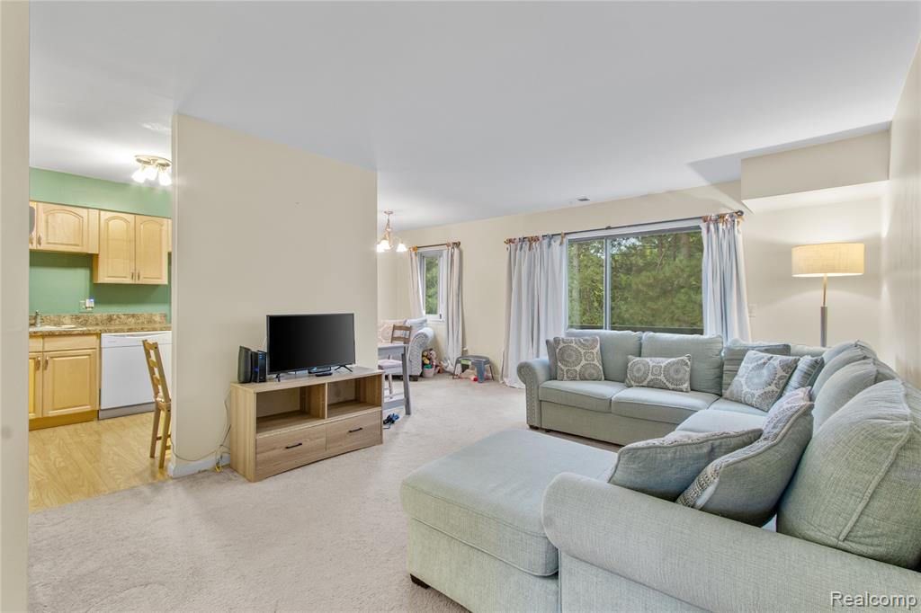 33905 Pondview Circle, Livonia, MI 48152 — Photo 7