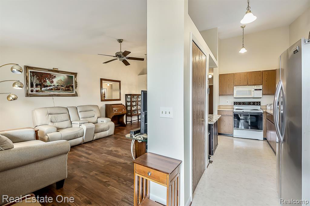 62071 YORKTOWN, 6, South Lyon, MI 48178 — Photo 8