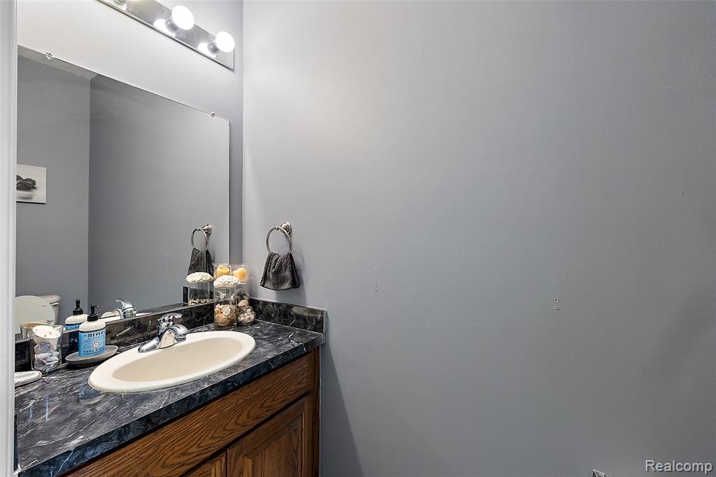 19208 W 11 Mile Road, Lathrup Village, MI 48076 — Photo 45