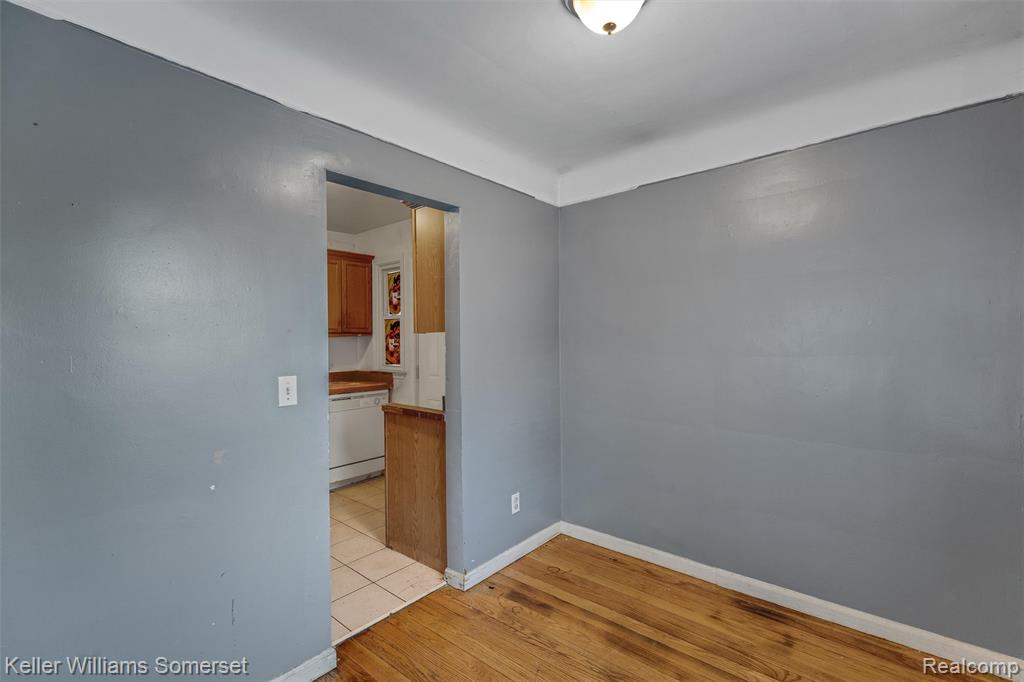 19239 Beaconsfield Street, Harper Woods, MI 48225 — Photo 6