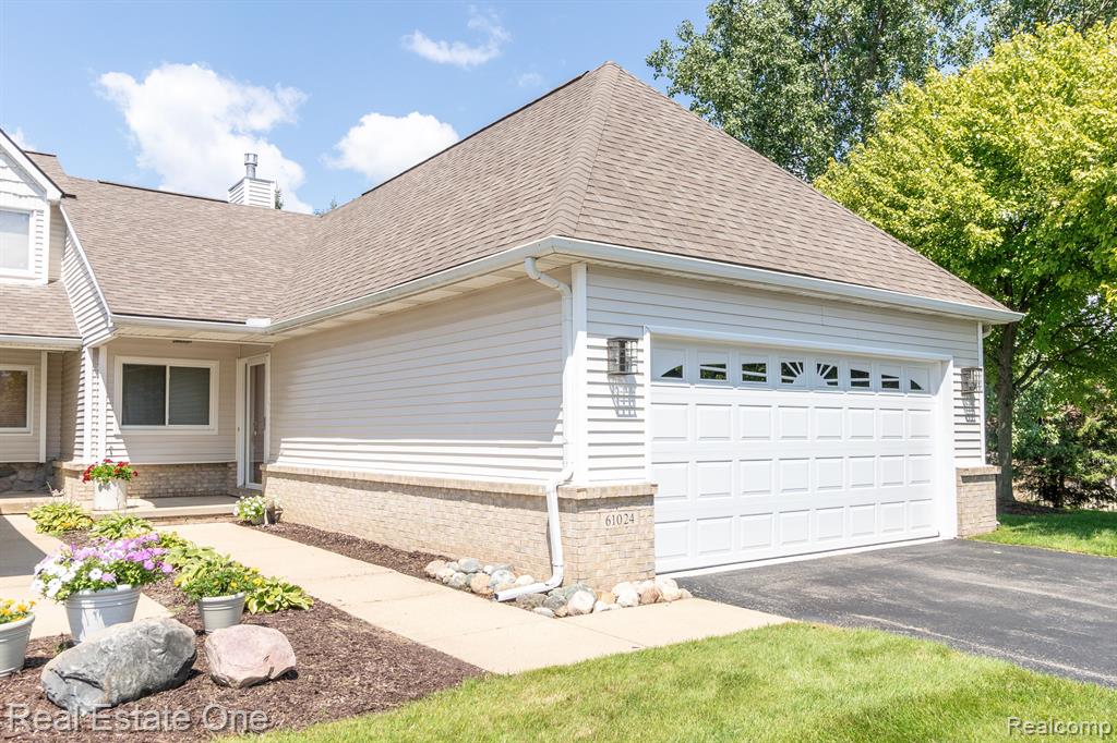 61024 Evergreen Court, 23, South Lyon, MI 48178 — Photo 3