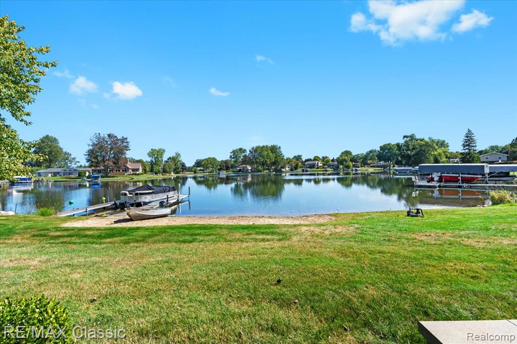 4806 Surfwood Drive, Commerce Twp, MI 48382 — Photo 11