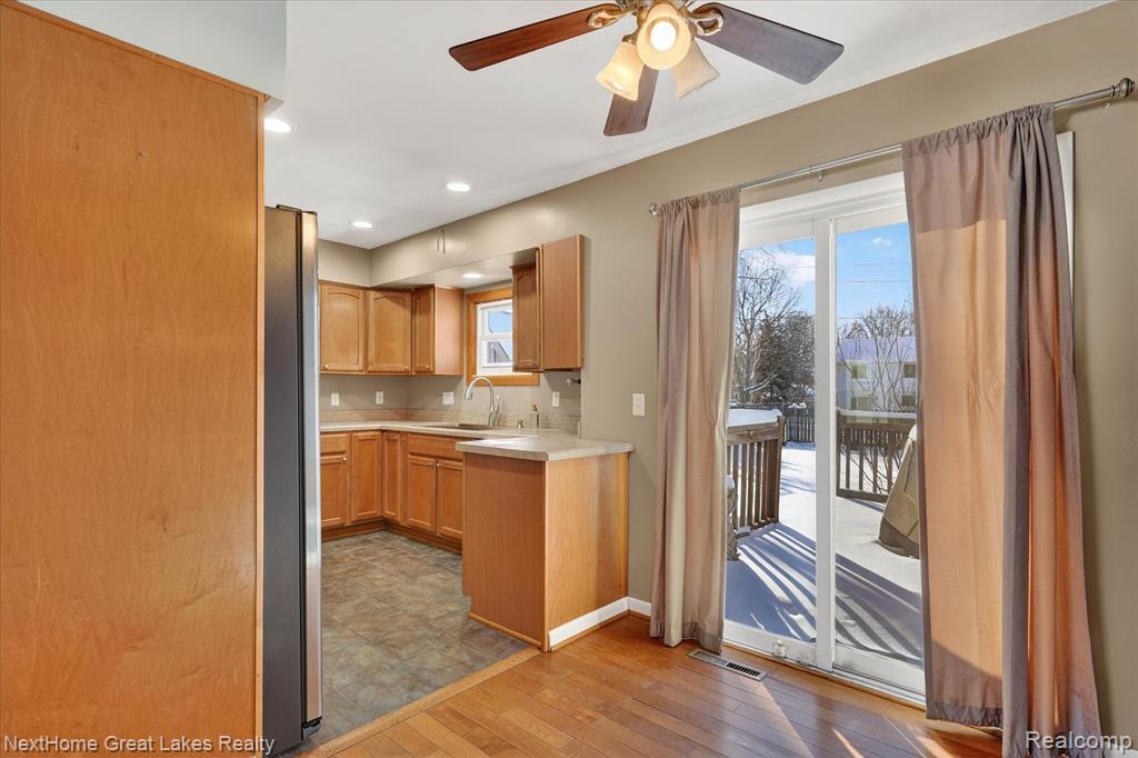 819 Southwood Drive, Fenton, MI 48430 — Photo 8