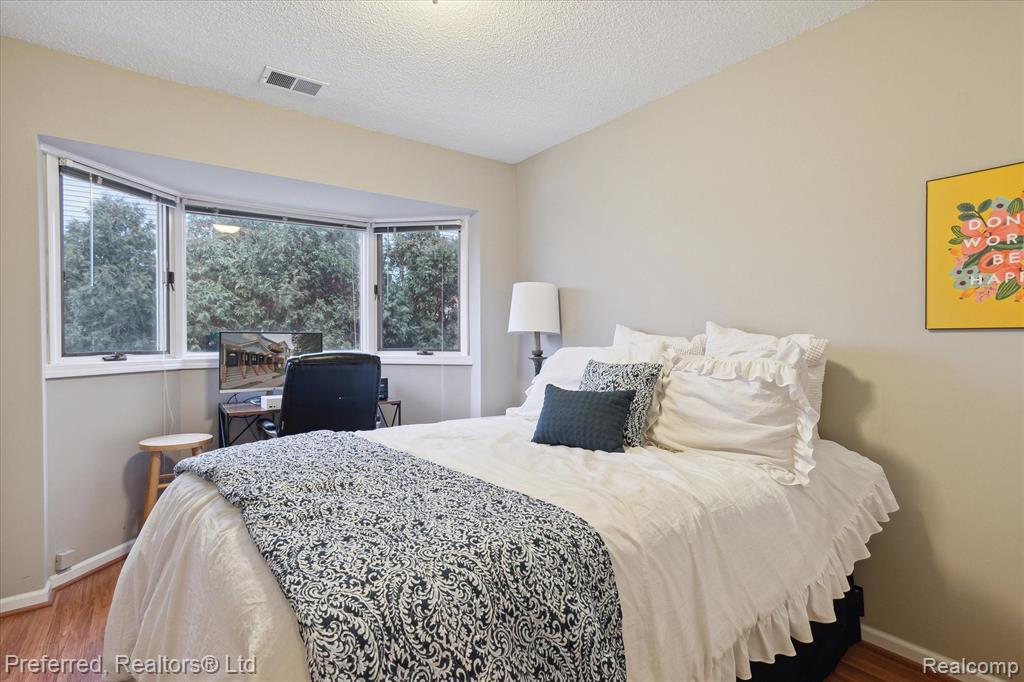 262 PINEWOOD Drive, Plymouth, MI 48170 — Photo 26