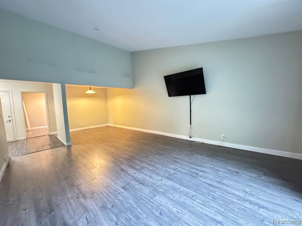 3152 LINDENWOOD Drive, Dearborn, MI 48120 — Photo 8