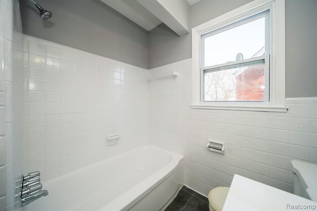 927 CLEOPHUS Parkway, Lincoln Park, MI 48146 — Photo 32