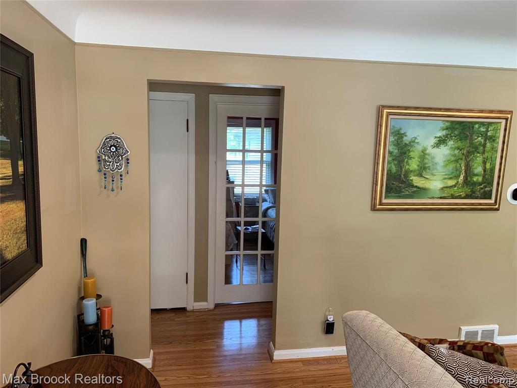 4412 BERKSHIRE Road, Royal Oak, MI 48073 — Photo 2