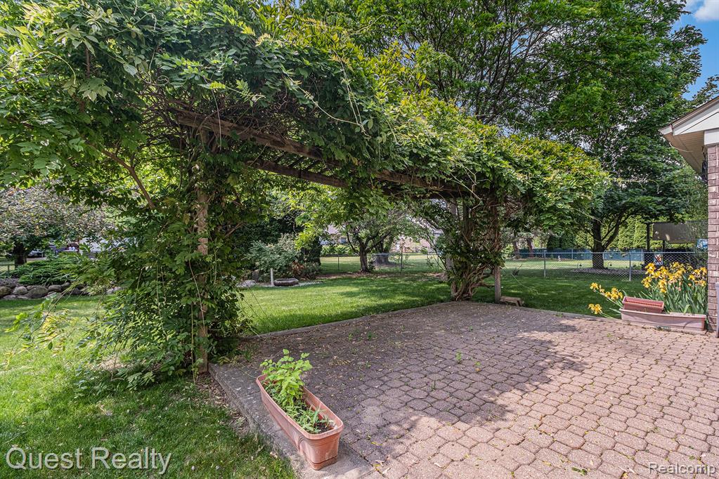 6849 York Street, Waterford, MI 48327 — Photo 24