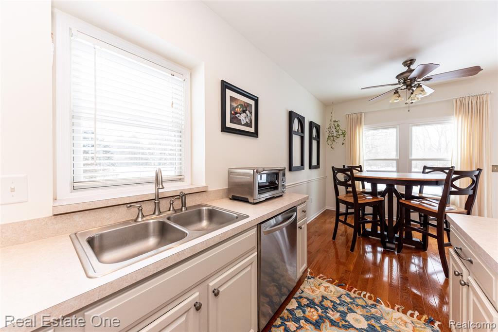 9410 Maple Run Court, Pinckney, MI 48169 — Photo 15