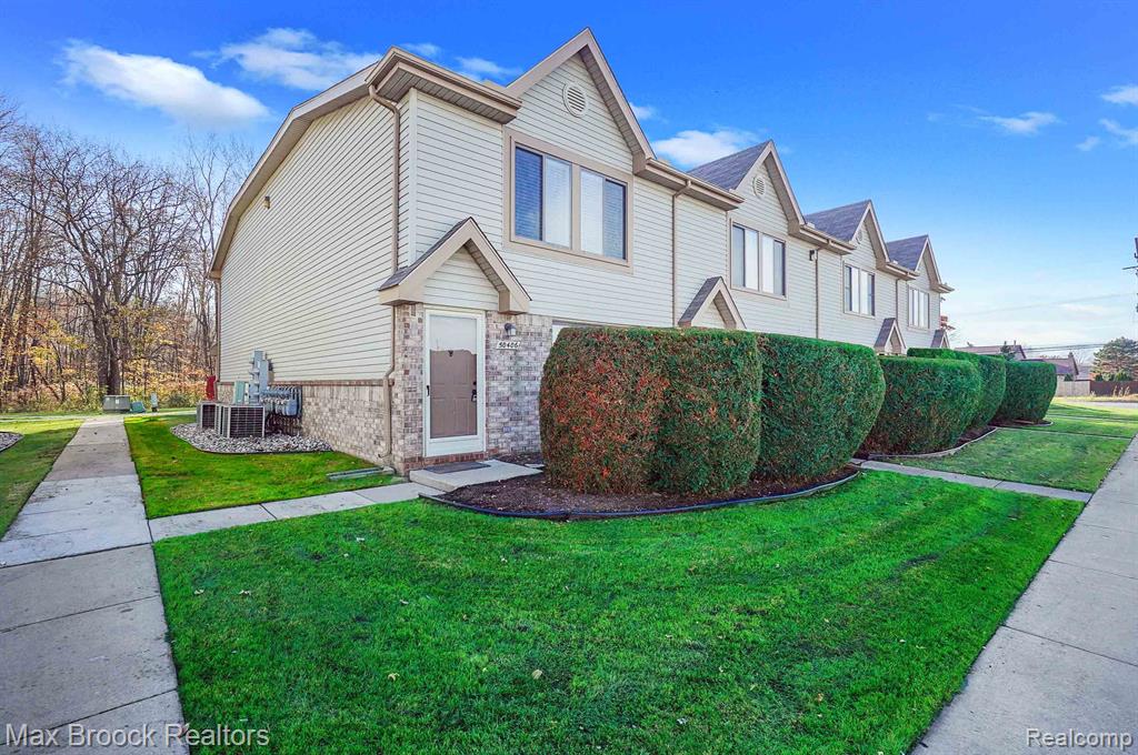 50406 BAY Run S, Chesterfield, MI 48047 — front exterior