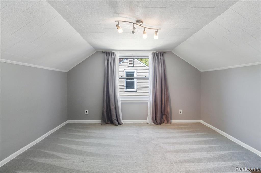 812 N KENWOOD Avenue, Royal Oak, MI 48067 — Photo 28
