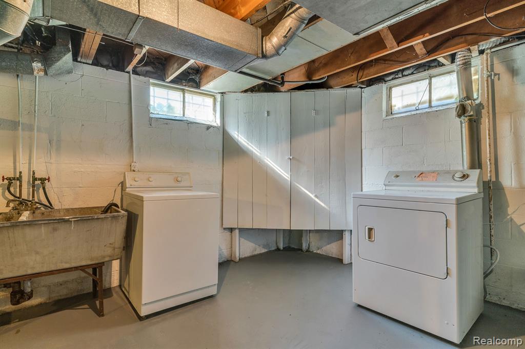 619 VERMILYA Avenue, Flint, MI 48507 — Photo 24