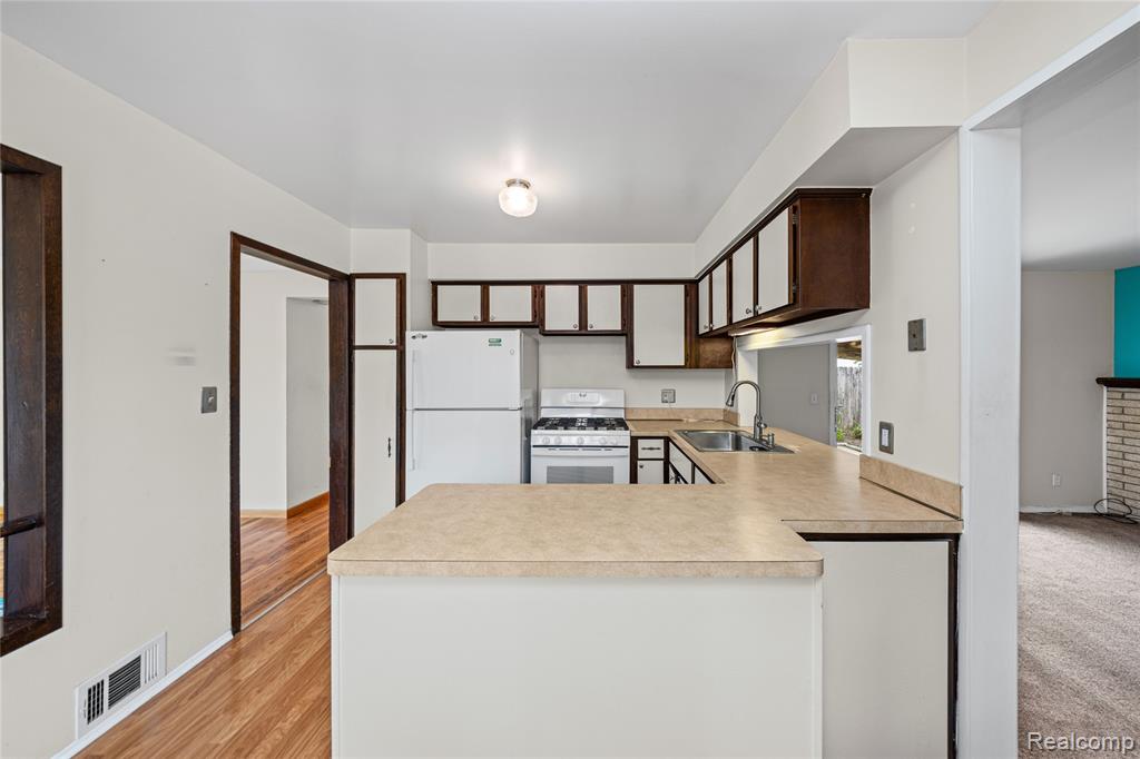 39619 Peters Drive, Canton, MI 48187 — Photo 14