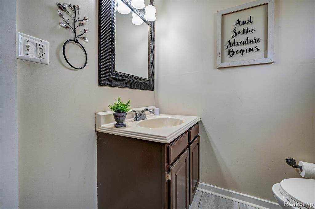 969 Dunreath Street, Walled Lake, MI 48390 — Photo 16