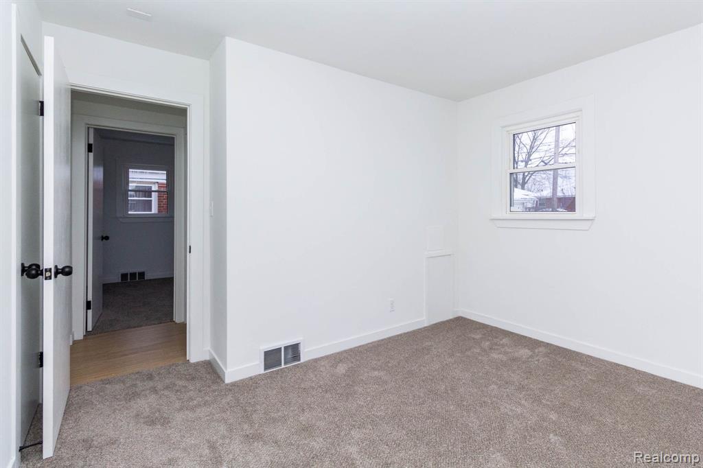 18099 Oak Avenue, Eastpointe, MI 48021 — Photo 16