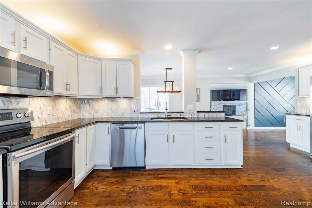 1466 Shankin Court, Wolverine Lake, MI 48390 — Photo 17