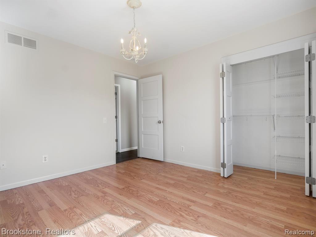 576 E Flint Street, Lake Orion, MI 48362 — Photo 27