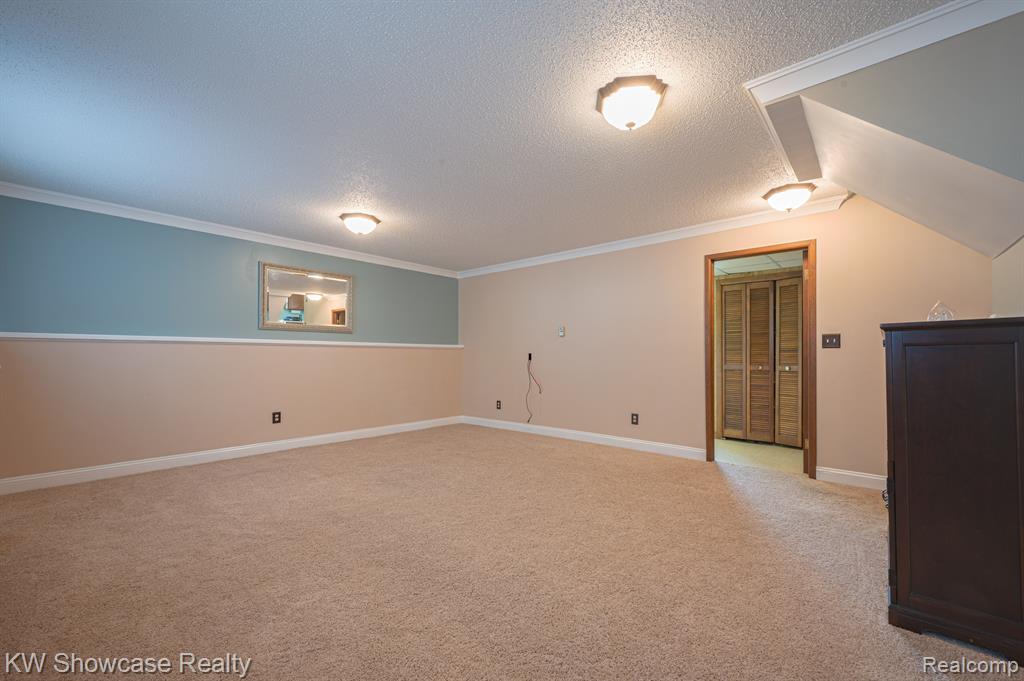 8621 OAKSIDE Avenue, Commerce Twp, MI 48382 — Photo 20