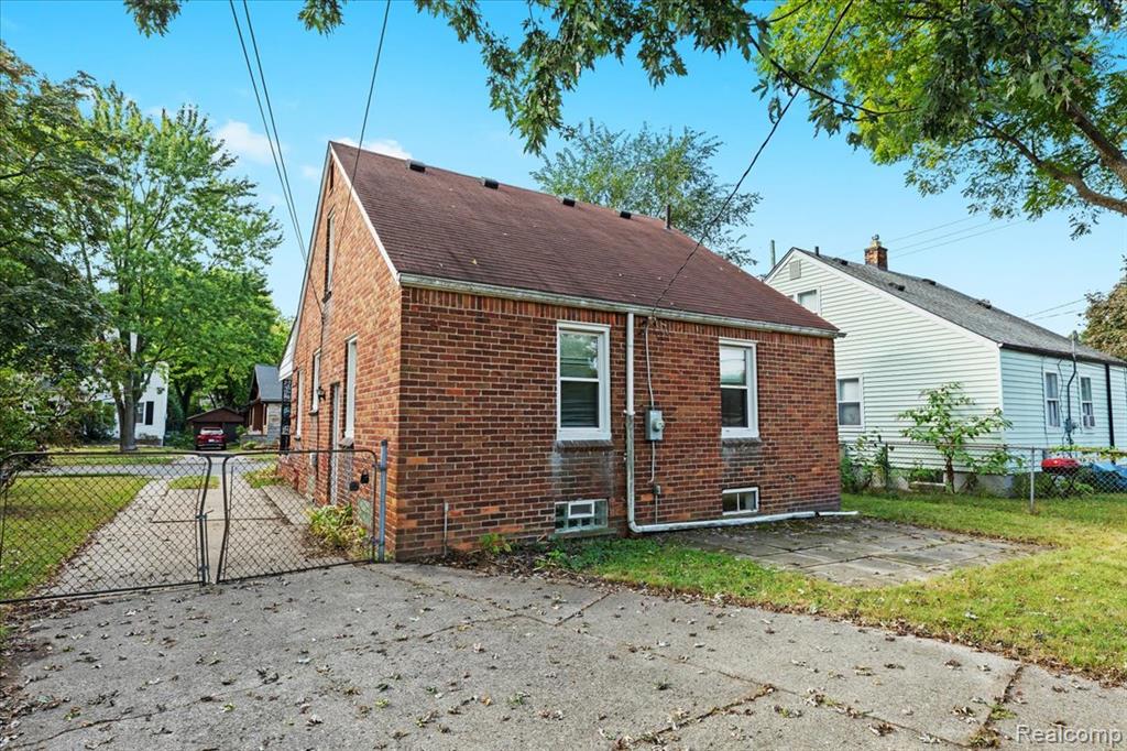 630 W Troy Street, Fenton, MI 48220 — Photo 21