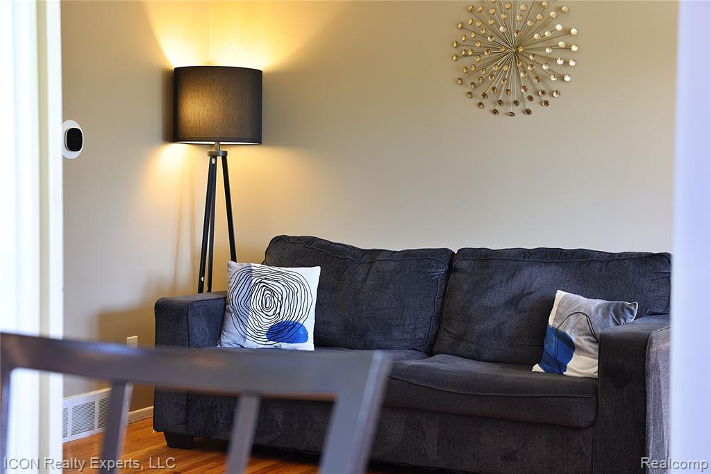 36927 Heatherton Drive, Farmington, MI 48335 — Photo 13