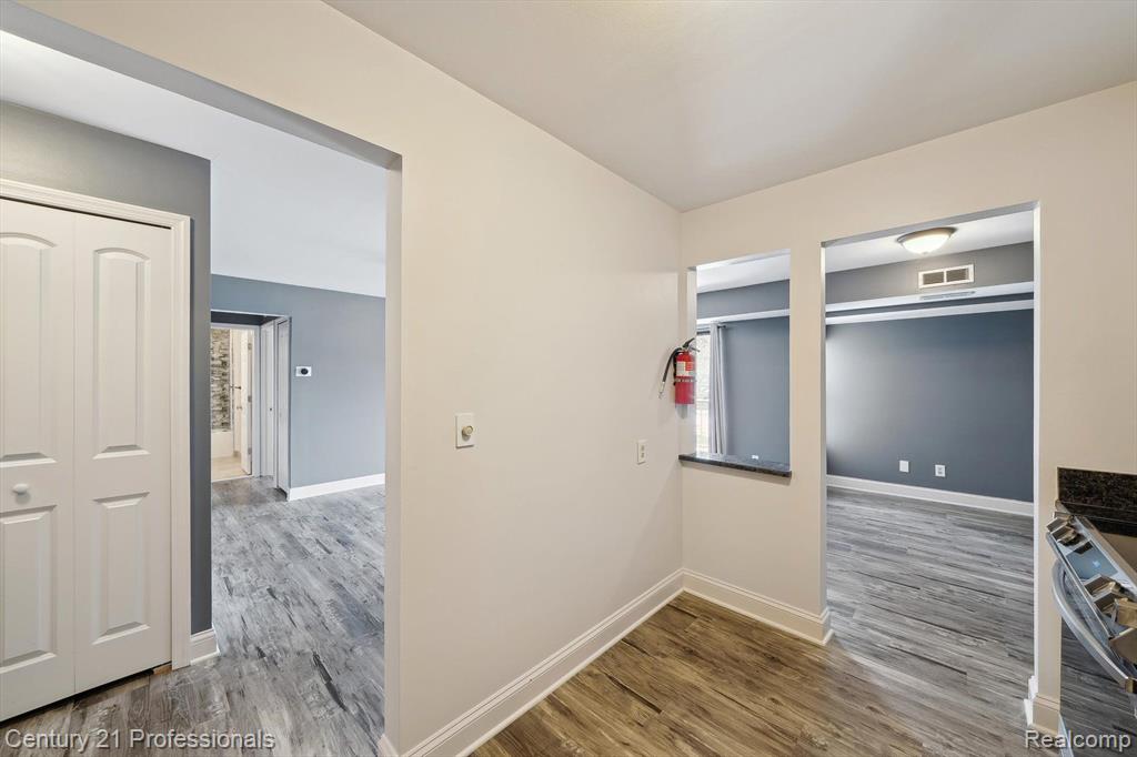 30535 W 14 MILE Road, 20, Farmington Hills, MI 48334 — Photo 16
